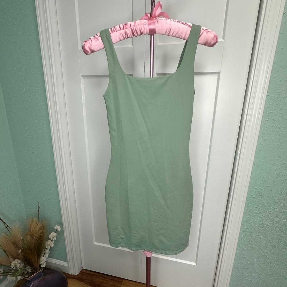 Blue Rain by Francesca’s XS olive green hourglass shape tennis dress